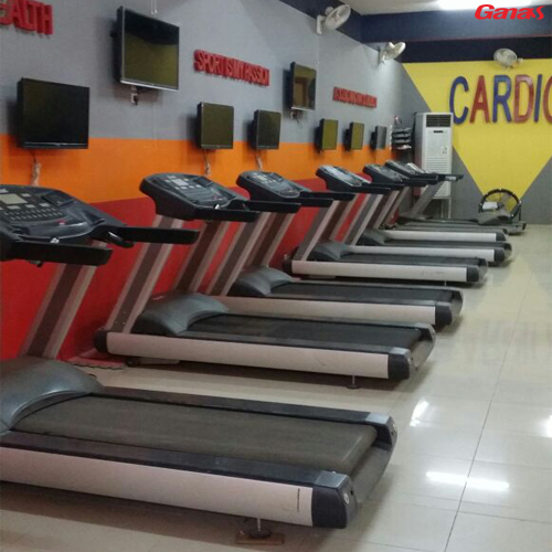 沙特客戶來泡芙视频免费观看网采購商用健身房器材