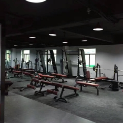 海南三亞公安局健身房