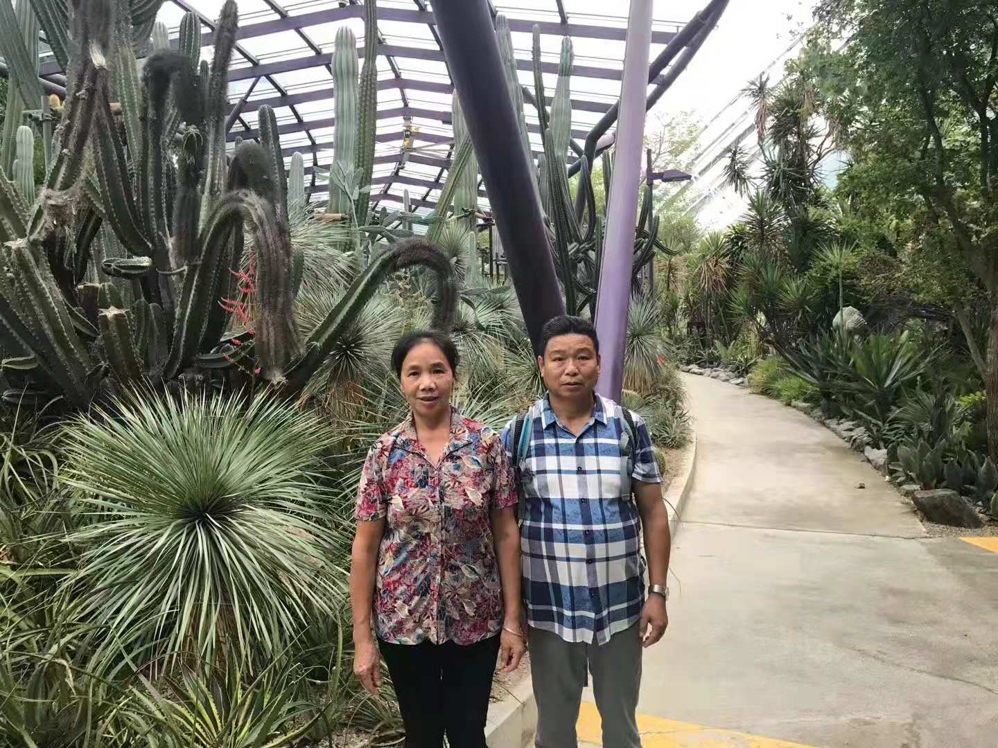優秀員工攜父母出國樂遊新加坡