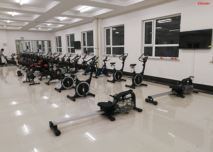 朝陽市第一高級中學健身房