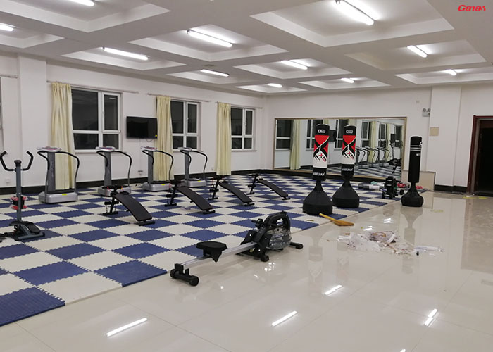 朝陽市第一高級中學健身房